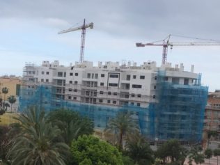 PERMISO FORZOSO RETRIBUIDO RECUPERABLE PARA TRABAJADORES POR CUENTA AJENA EN EMPRESAS DE ACTIVIDADES NO ESENCIALES. DE NUEVO A PROPÓSITO DEL COVID-19